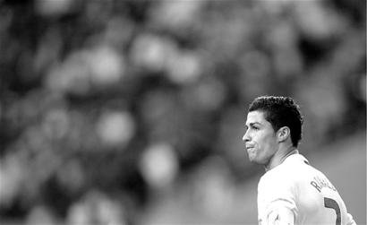 比利亚雷亚尔3-2皇家社会，莫莱罗梅开二度，阿约塞-佩雷斯建功（比利亚雷亚尔3-2力克皇家社会：莫莱罗双响，阿约塞-佩雷斯破门）