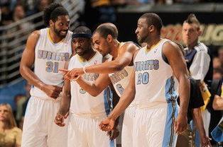 澳大利亚凭顽强作风强势出线（顽强拼搏助澳大利亚强势晋级）