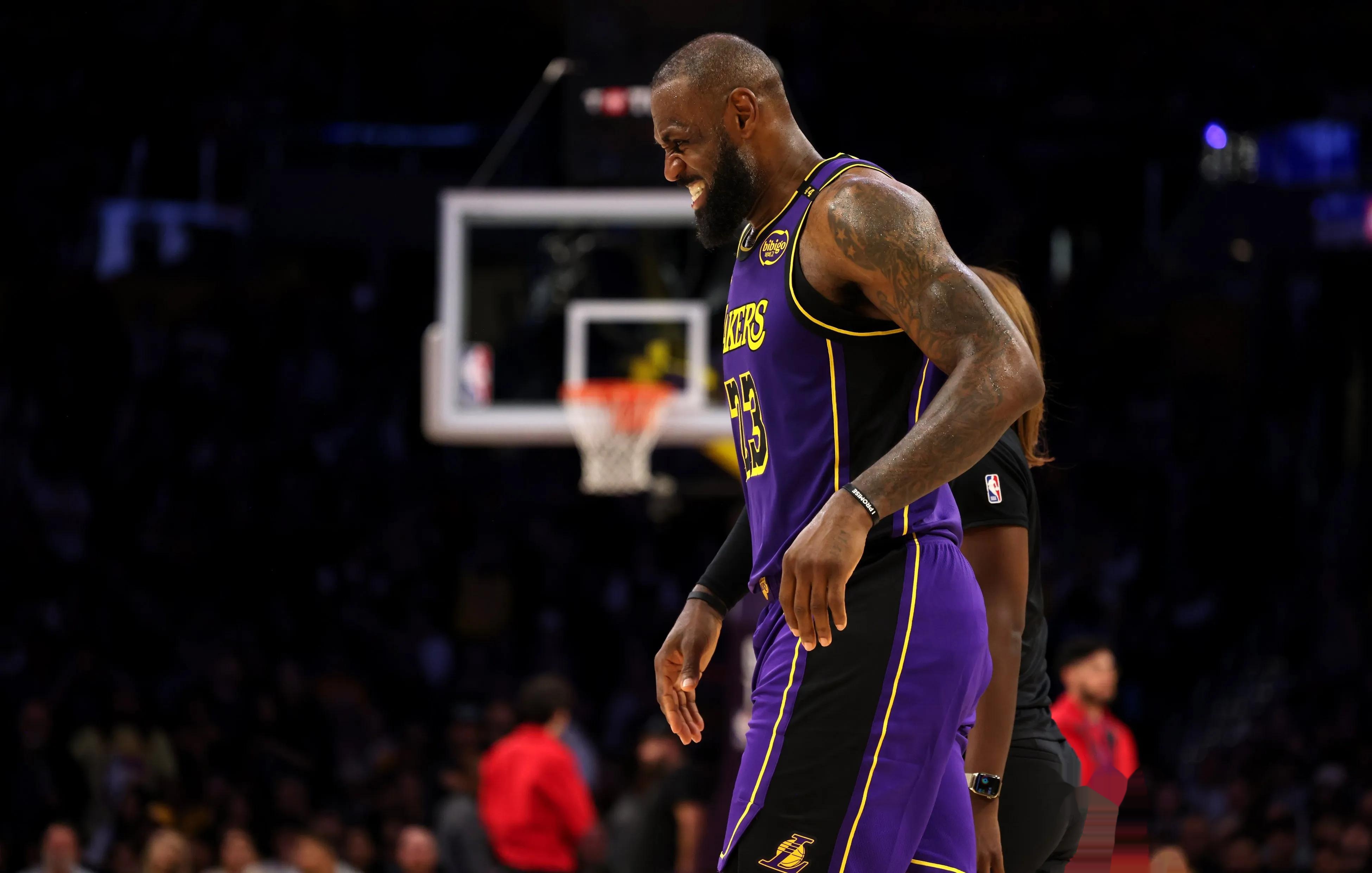 王一博转场流畅自如，硬核运动无缝切换虚拟世界（王一博切换自如，硬核运动无缝融入虚拟世界）