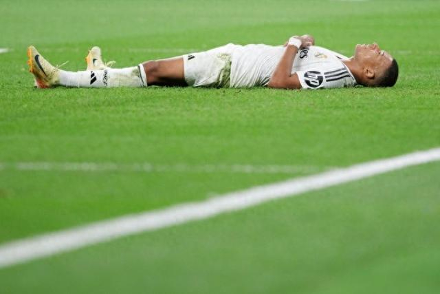 世体：德容与孔德已回国家队报到，其他巴萨球员周二陆续报到（世体：德容、孔德已向各自国家队报到，其余巴萨球员将于周二陆续报到）