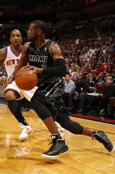 东契奇狂砍43分13助攻9篮板！打破哈登纪录，跃升现役第一（东契奇43分13助攻9篮板引爆全场！改写哈登纪录，升至现役第一人）