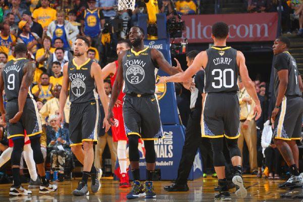 NBA新秀观察：状元秀首场表现,（状元首秀观察：NBA新秀第一战表现）