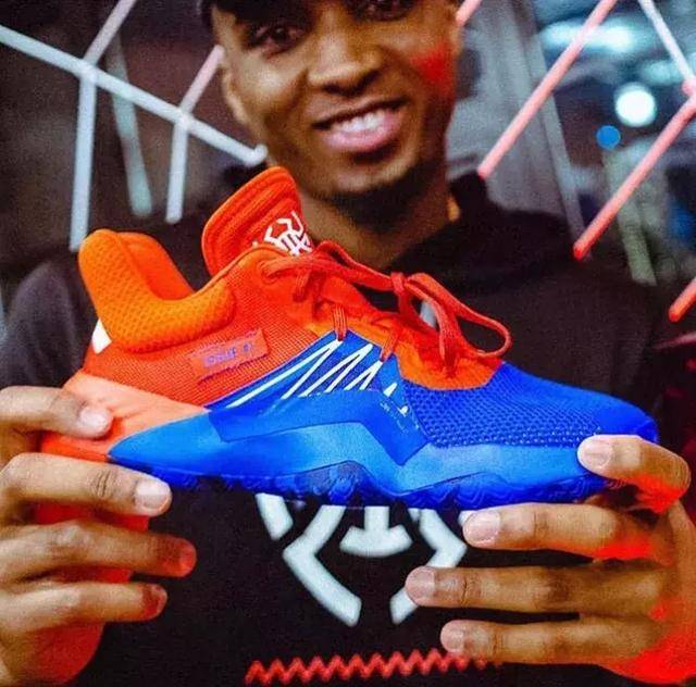 埃贝尔：不理解关于诺伊尔的争论，本赛季他一直是我们的支柱（埃贝尔：不明白围绕诺伊尔的争议，他本季始终是我们的中流砥柱）