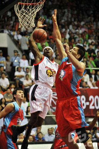 名记：利物浦中场莫顿将在周二正式签约加盟里昂（权威记者：利物浦中场莫顿将于周二完成签约，加盟里昂）