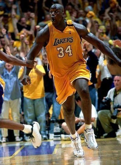 山东泰山推出官方授权球星卡，每盒售价698元（山东泰山发布官方授权球星卡，单盒定价698元）