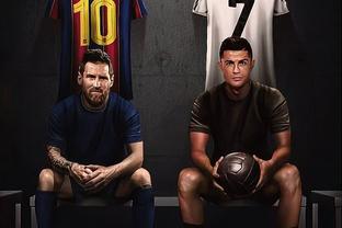 重庆球迷邀请“铁帅”李章洙吃火锅：李章洙很喜欢重庆的麻辣（重庆球迷邀“铁帅”李章洙品火锅：他称赞重庆麻辣）