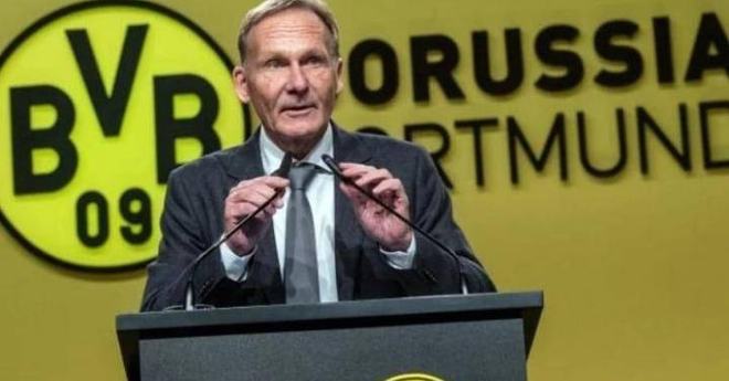 申花发布球队32岁生日海报，却把“32nd”写成“32th”（申花32岁生日海报出错：把“32nd”误写成“32th”）