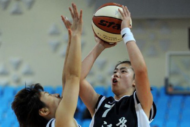 核心缺阵！布克因伤缺席对雷霆的NBA杯关键战（布克因伤无缘对雷霆的NBA杯关键一战）