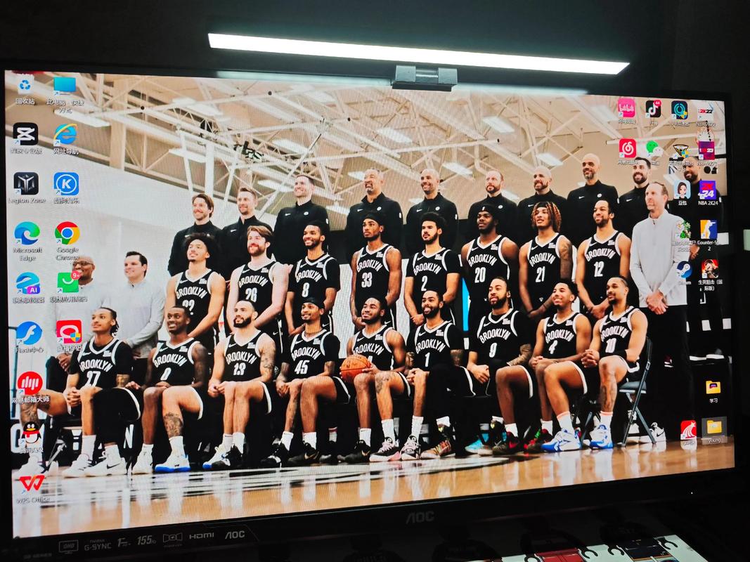 山东男篮激烈对决青岛男篮，裁判控场不足引发热议，球员受伤成焦点。（山东与青岛男篮上演恶战，裁判控场不力惹争议，球员受伤成焦点）