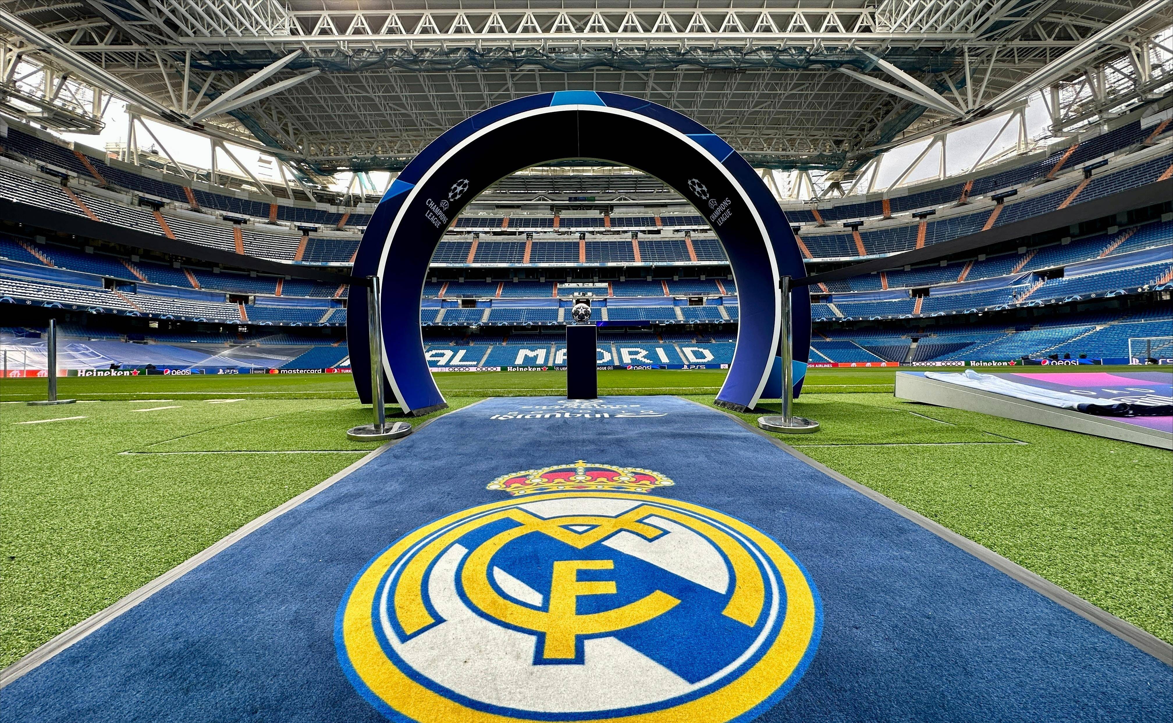 篮球湖人球员场上表现赢得媒体好评（湖人球员赛场发挥获媒体赞誉）