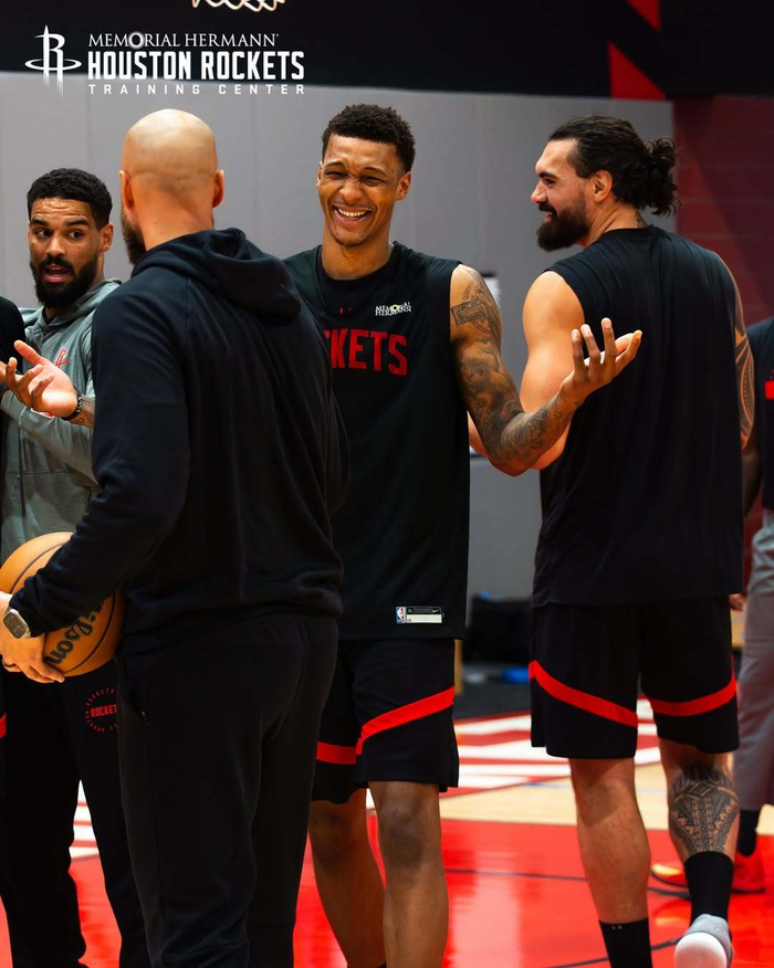 阿莫林：库尼亚已归队，有两人出战成疑；不会看谩骂我的言论（阿莫林：库尼亚回归，两人出战成疑；我不看针对我的谩骂）