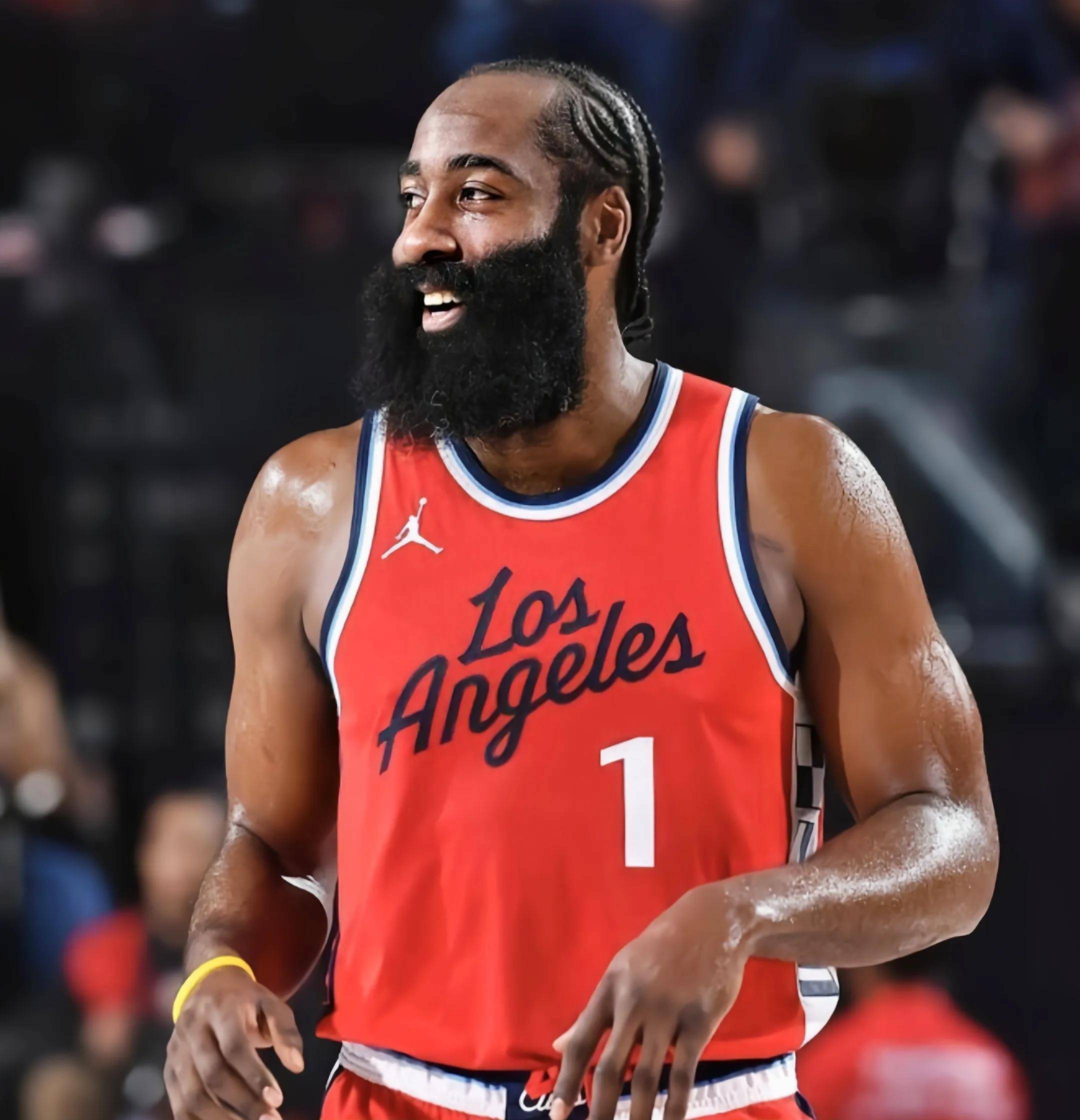 世体：弗里克对球队防守不满意，这赛季造越位成功次数少多了（世体：弗里克对防线表现不满，本季成功造越位次数大幅减少）